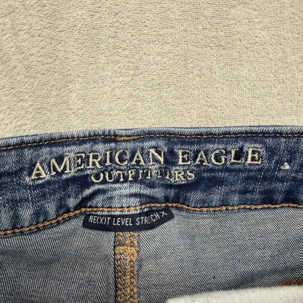 American Eagle Next Level Stretch Distressed‎ Denim Shorts Medium Wash Size 4